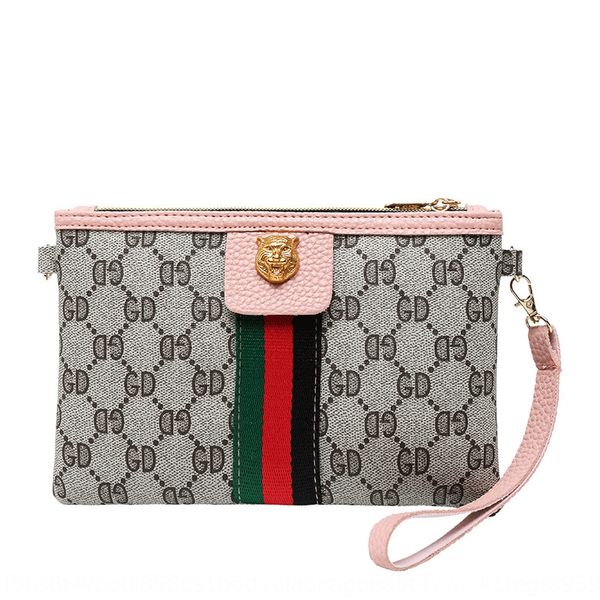 2020 new fashion women's pouch phone single shoulder cross classic fashion printed mobile phone bag chain small bag
2020 new fashion women's pouch phone single shoulder cross classic fashion printed mobile phone bag chain small bag
