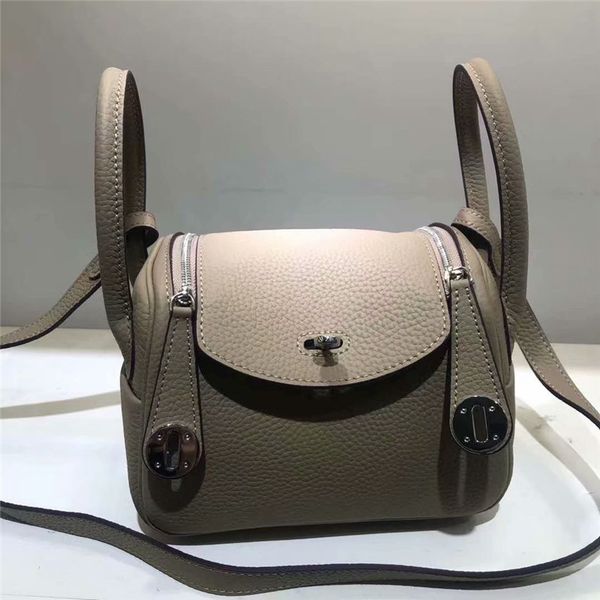 9 colors famous designer totes lychee pattern platinum lindy bag women sealing metal buckle handbags lady h shoulder doctor bag medicine box
9 colors famous designer totes lychee pattern platinum lindy bag women sealing metal buckle handbags lady h shoulder doctor bag medicine box