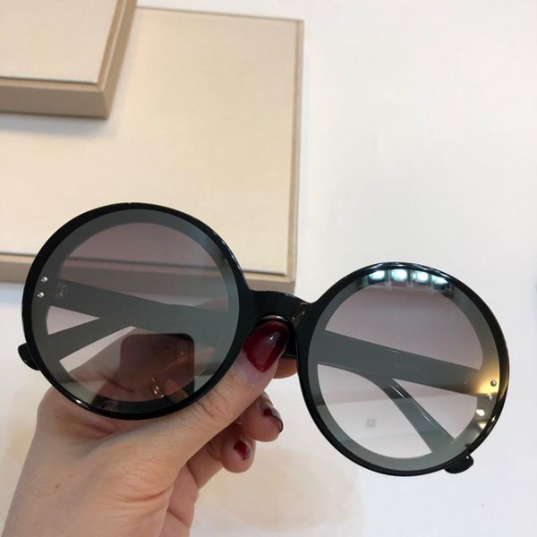 0166 new luxury designer sunglasses gold plating titanium women glasses eyewear uv400 protection come with box 2020 high quality, White;black
0166 new luxury designer sunglasses gold plating titanium women glasses eyewear uv400 protection come with box 2020 high quality, White;black