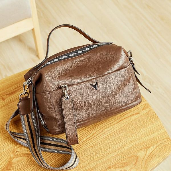 genuine leather tote bag ladies luxury first layer soft cowhide diagonal bag european and american classic handbag shoulder bag gift 1251
genuine leather tote bag ladies luxury first layer soft cowhide diagonal bag european and american classic handbag shoulder bag gift 1251
