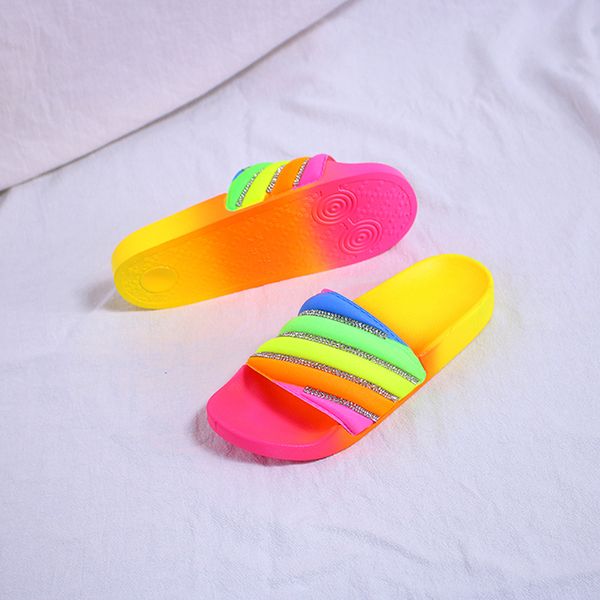 женщины тапочки радуга стразы мода flats износостойкие удобные сандалии женский открытый пляжная обувь
женщины тапочки радуга стразы мода flats износостойкие удобные сандалии женский открытый пляжная обувь