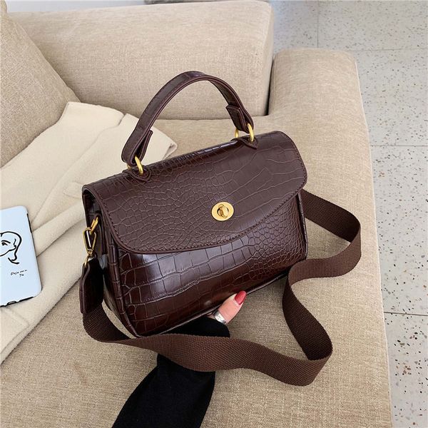 vintage alligator women handbags designer wide strap shouder bags luxury pu leather crossbody bag ladies small flap purses 2019
vintage alligator women handbags designer wide strap shouder bags luxury pu leather crossbody bag ladies small flap purses 2019