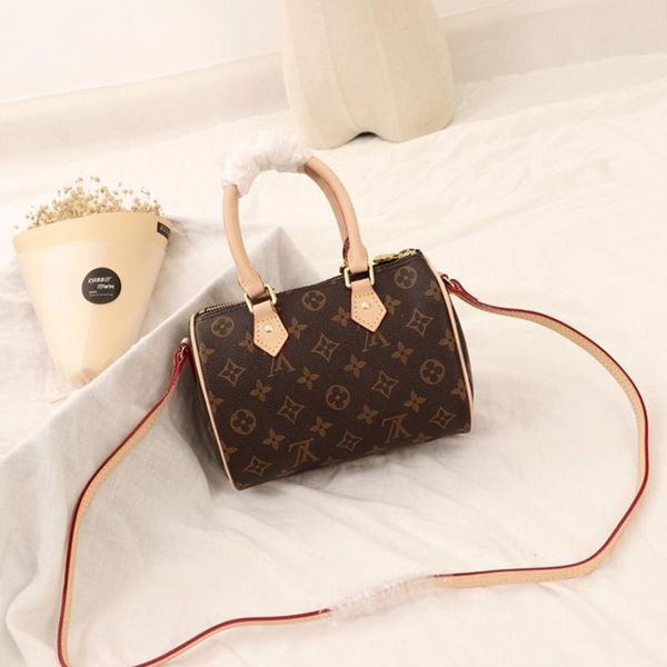 new arrival womens bag vintage classic designer luxury women 's bag leather lady shoulder bags bolso bandolera fast deliv
new arrival womens bag vintage classic designer luxury women 's bag leather lady shoulder bags bolso bandolera fast deliv