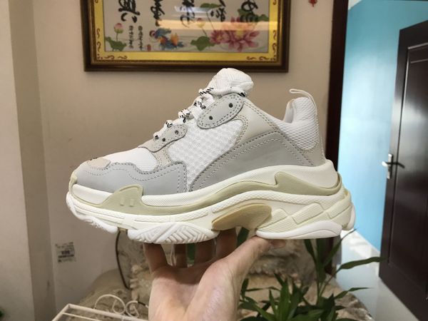 2019 designer paris 17fw triple s sneakers for men women black red white green pink casual dad shoes tn tennis increasing luxury shoe
2019 designer paris 17fw triple s sneakers for men women black red white green pink casual dad shoes tn tennis increasing luxury shoe