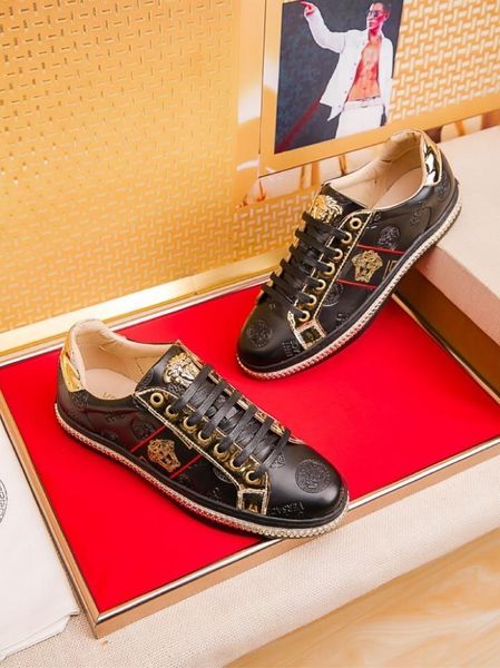 2020c high-end medusa leather printed low-lace-up casual shoes, fashionable and versatile personality sports shoes for men, size: 38-451, Black
2020c high-end medusa leather printed low-lace-up casual shoes, fashionable and versatile personality sports shoes for men, size: 38-451, Black