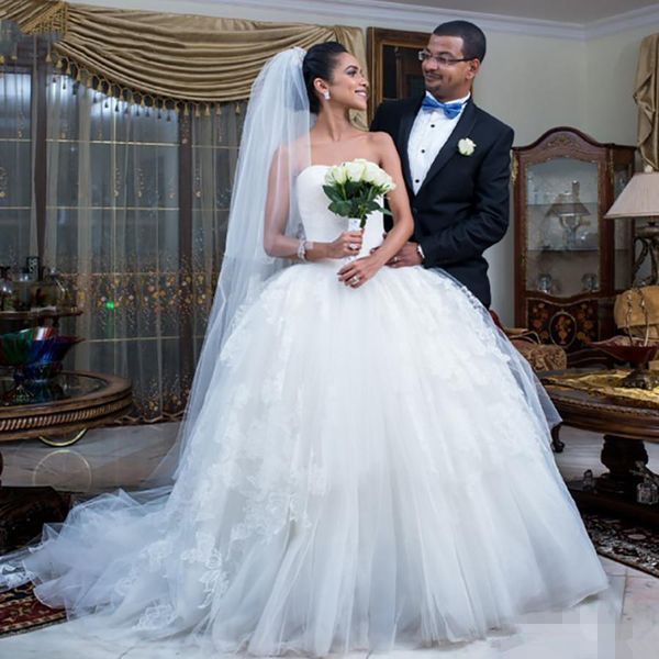 2020 white tulle ball gown wedding dresses bridal gown lace applique vestidos de novia country style wedding gown long train sirena vestidos
2020 white tulle ball gown wedding dresses bridal gown lace applique vestidos de novia country style wedding gown long train sirena vestidos