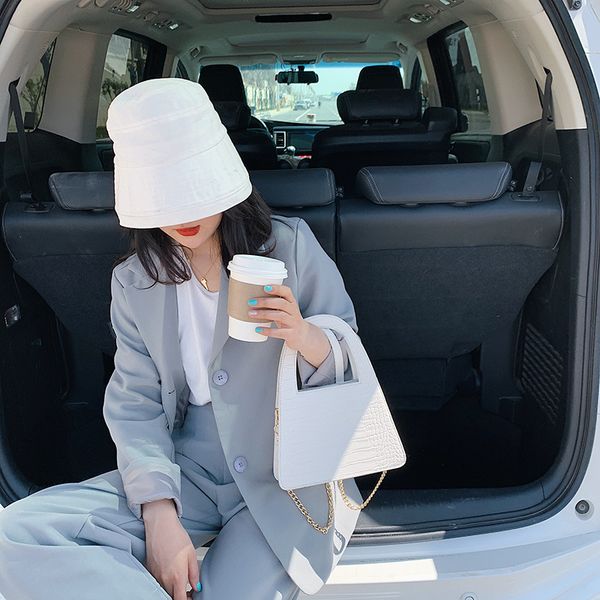 2020 new shoulder bag women's casual fashion korean version of the small square bag messenger simple female
2020 new shoulder bag women's casual fashion korean version of the small square bag messenger simple female