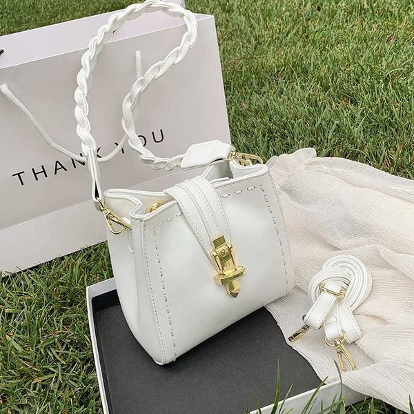 new french design fashion bucket handbag & elegant shoulder bag messenger bag width 15cm height 16cm thickness 6cm
new french design fashion bucket handbag & elegant shoulder bag messenger bag width 15cm height 16cm thickness 6cm