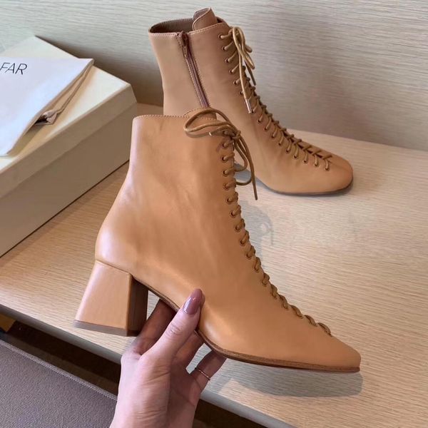 2020u autumn and winter new thick-soled female british wind martin boots fashion wild color matching short boots, original box packaging
2020u autumn and winter new thick-soled female british wind martin boots fashion wild color matching short boots, original box packaging