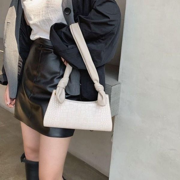 женская мода подмышек сумки урожай аллигатор кожа pu дамы белый crossbody сумки высокого качества девушки багет сумки на ремне
женская мода подмышек сумки урожай аллигатор кожа pu дамы белый crossbody сумки высокого качества девушки багет сумки на ремне