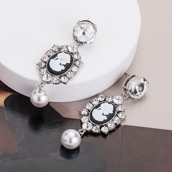 Exaggerated earrings Diamond Queen portrait imitation pearl earrings fashion earrings Bohemia, Golden
Exaggerated earrings Diamond Queen portrait imitation pearl earrings fashion earrings Bohemia, Golden