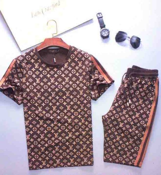 2020 paris fashion trend new short sleeve embroidery print medusa men's short sleeve suit casual sportswear short sleeve suit, Gray 
2020 paris fashion trend new short sleeve embroidery print medusa men's short sleeve suit casual sportswear short sleeve suit, Gray