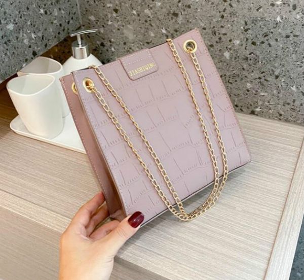 designer handbag female 2020 texture fashion new trend chain shoulder bag trend portable crossbody bag drop shipping
designer handbag female 2020 texture fashion new trend chain shoulder bag trend portable crossbody bag drop shipping
