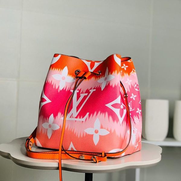 women leather bucket bag bolsa de hombro fashion drawstring shoulder bags simple style lady crossbody bags with origin box
women leather bucket bag bolsa de hombro fashion drawstring shoulder bags simple style lady crossbody bags with origin box