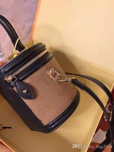 vintage presbyopic circular box of portable light female luxuy package bucket hisbucket women handbags messenger bags women handbags m43986
vintage presbyopic circular box of portable light female luxuy package bucket hisbucket women handbags messenger bags women handbags m43986