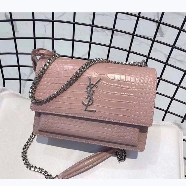 2020u designer luxury shoulder bag with original box, designer hand-made with high-quality materials for fast delivery within 10 days, Red;black
2020u designer luxury shoulder bag with original box, designer hand-made with high-quality materials for fast delivery within 10 days, Red;black