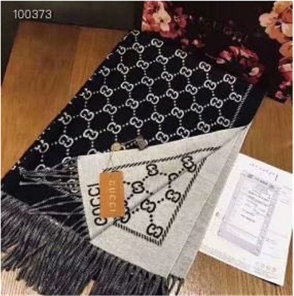 the star of the autumn/winter 2020 catwalk show in milan, italy designed a special soft and thick scarf with long tassel, Blue;gray
the star of the autumn/winter 2020 catwalk show in milan, italy designed a special soft and thick scarf with long tassel, Blue;gray