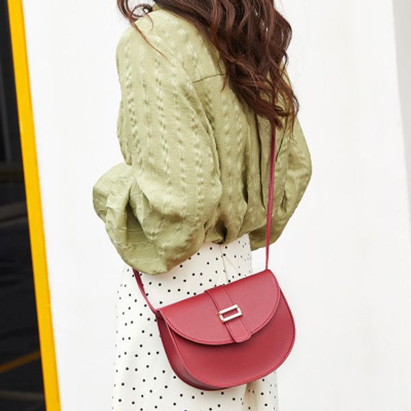 spring and summer shoulder bag diagonal bag semicircle ladies wild small fresh change mobile phone storage
spring and summer shoulder bag diagonal bag semicircle ladies wild small fresh change mobile phone storage