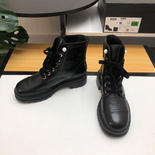 new11 luxury ladies martin boots fashion leather boots thick bottom outdoor comfortable women's shoes original box fast delivery, Black
new11 luxury ladies martin boots fashion leather boots thick bottom outdoor comfortable women's shoes original box fast delivery, Black