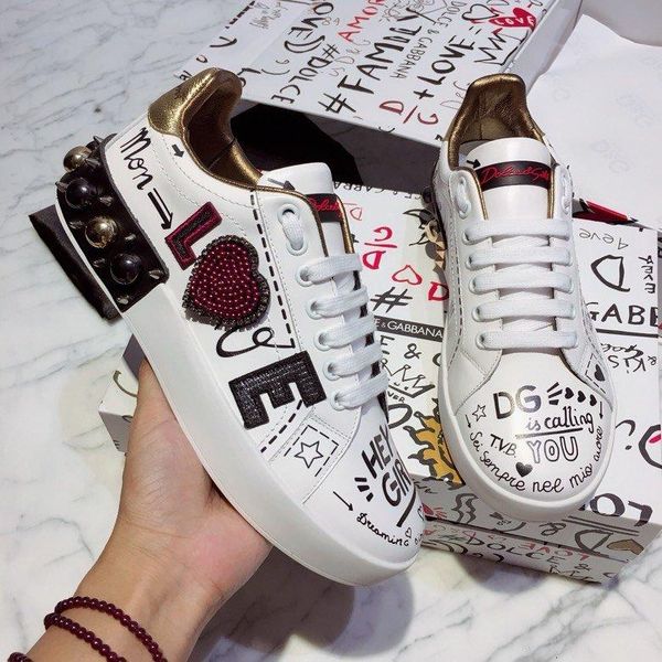 2020z new trend hand-painted graffiti leather casual shoes embroidered men and women sports shoes fashion wild couple shoes, size 35-45, Black
2020z new trend hand-painted graffiti leather casual shoes embroidered men and women sports shoes fashion wild couple shoes, size 35-45, Black