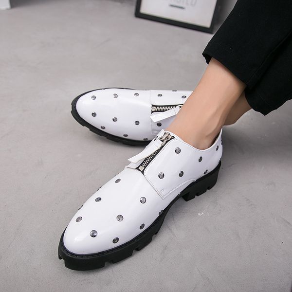 new leather shoes men brogue party shoes moccasins patent leather loaders slip on black white fashion men wedding
new leather shoes men brogue party shoes moccasins patent leather loaders slip on black white fashion men wedding