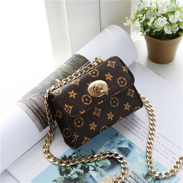 new fashion printed pu fashion mini korean style single shoulder span small children's chain small chain bag bag female
new fashion printed pu fashion mini korean style single shoulder span small children's chain small chain bag bag female