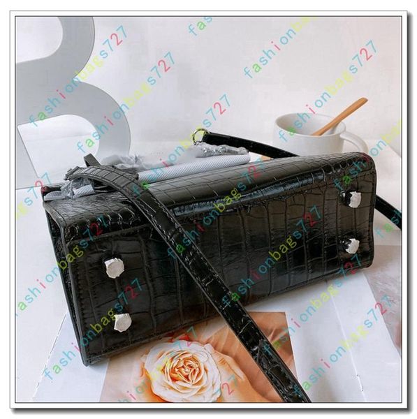 дизайнер роскошных сумок кошельки crossbody сумка повседневный подлинные кожаные сумки crossbody сумка femaletote новый walle ремни soho меш
дизайнер роскошных сумок кошельки crossbody сумка повседневный подлинные кожаные сумки crossbody сумка femaletote новый walle ремни soho меш