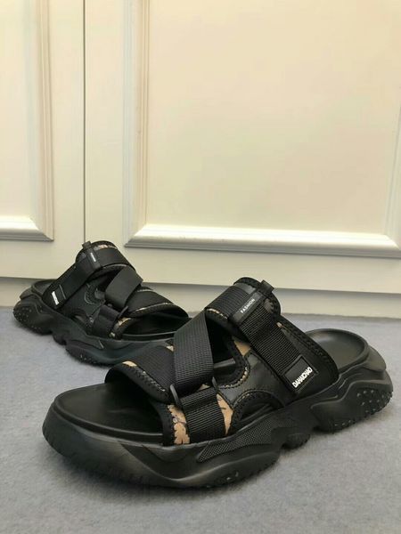 2020 sandals and slippers summer new home outdoor first layer cowhide men's sandals fashion casual all-match cool men's slippers
2020 sandals and slippers summer new home outdoor first layer cowhide men's sandals fashion casual all-match cool men's slippers