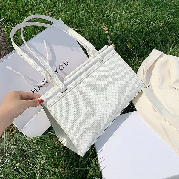 vintage crocodile pattern women shoulder bags large capacity women handbags casual solid female tote bag big lady hand bags 2020
vintage crocodile pattern women shoulder bags large capacity women handbags casual solid female tote bag big lady hand bags 2020