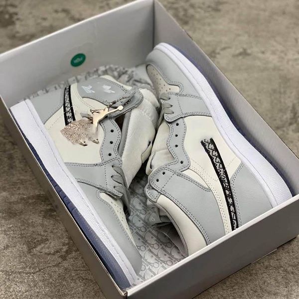 2020 officially revealed anniversary collaboration grey white french fashion style label kim jones sneaker shoe size36-46
2020 officially revealed anniversary collaboration grey white french fashion style label kim jones sneaker shoe size36-46