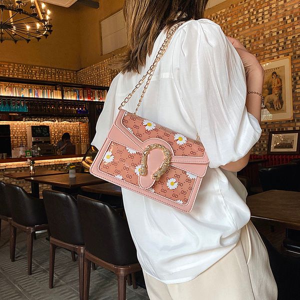 роскошные женщины сумки конструктора марка saddle bag кожа женская сумка crossbody кольцо способа мешок плеча винтажная сумка
роскошные женщины сумки конструктора марка saddle bag кожа женская сумка crossbody кольцо способа мешок плеча винтажная сумка