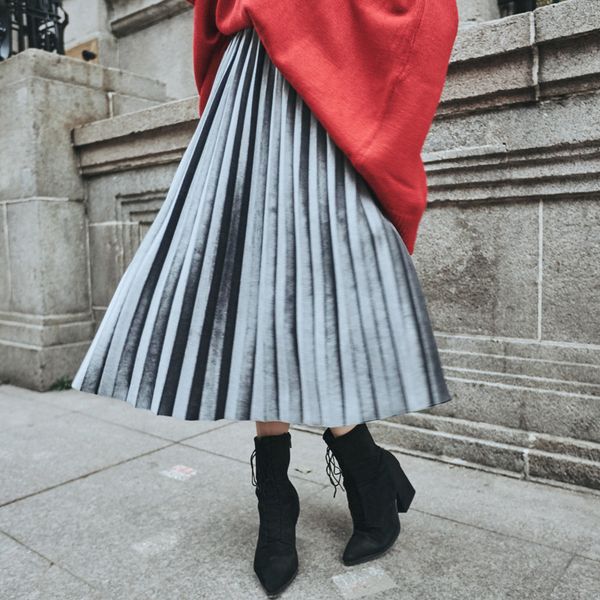 denim skirt limited natural knee-length straight hollow out woman velvet korean 2020 autumn and winter new sweet elegant skirt, Black
denim skirt limited natural knee-length straight hollow out woman velvet korean 2020 autumn and winter new sweet elegant skirt, Black