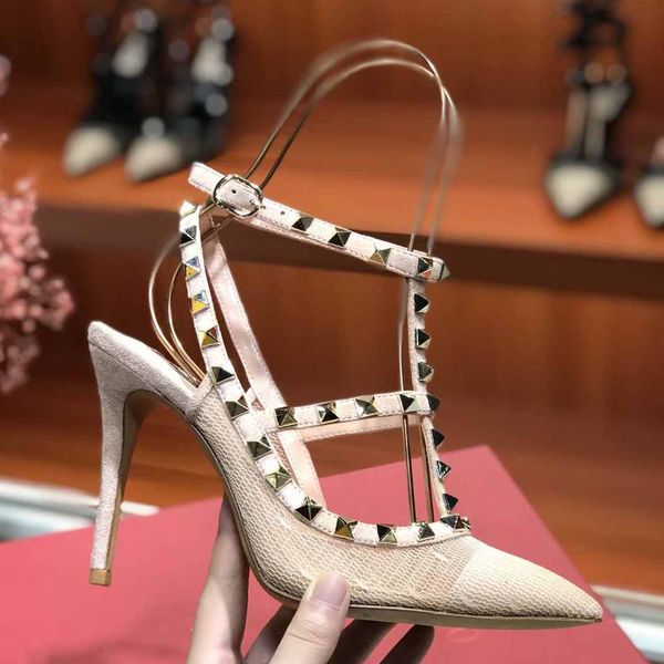 2020 black lace high heels red sole female designer high heels nude color 10cm 6cm fashion rivet party wedding shoes
2020 black lace high heels red sole female designer high heels nude color 10cm 6cm fashion rivet party wedding shoes
