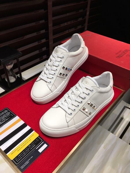 2019k fashion men's leather low-casual shoes, high-end quality fashion wild outdoor sports shoes, original box packaging, size: 38
2019k fashion men's leather low-casual shoes, high-end quality fashion wild outdoor sports shoes, original box packaging, size: 38