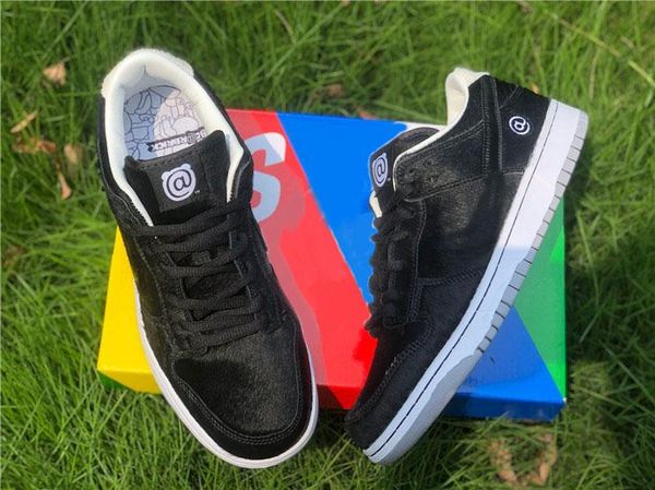 2020 medicom toy x sb dunk low be@rbrick skate shoes black sail hairy upper running shoes men sports sneakers with box
2020 medicom toy x sb dunk low be@rbrick skate shoes black sail hairy upper running shoes men sports sneakers with box
