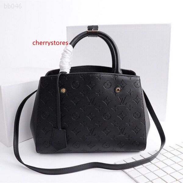 classic autumn and winter personality extra large capacity bag casual office worker diagonal cross big bag female size 33x23x15cm
classic autumn and winter personality extra large capacity bag casual office worker diagonal cross big bag female size 33x23x15cm