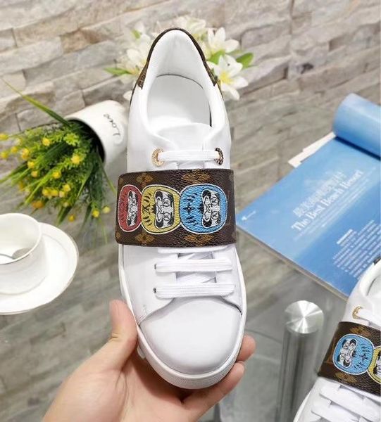 2020g luxury men's and women's graffiti hand-painted casual sports shoes, fashionable wild high-end couple banquet shoes, size: 35, Black
2020g luxury men's and women's graffiti hand-painted casual sports shoes, fashionable wild high-end couple banquet shoes, size: 35, Black