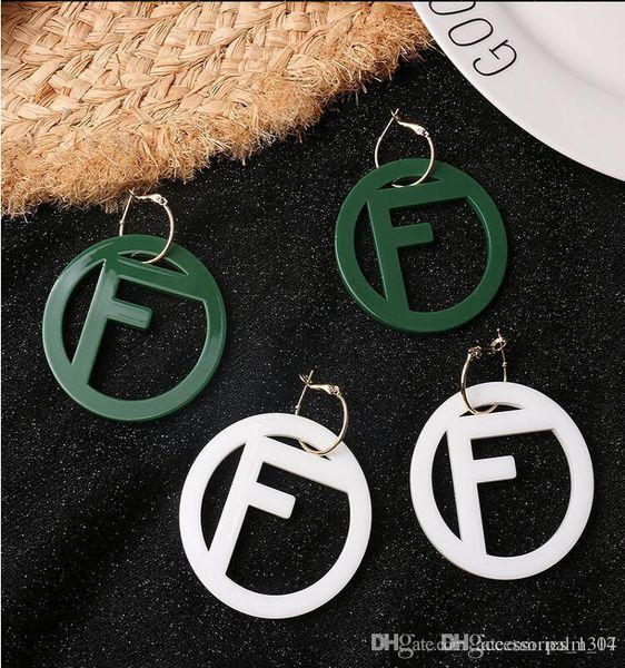 2020 new european and american temperament acrylic large earrings fashion wild letter round earrings female earrings, Golden;silver 
2020 new european and american temperament acrylic large earrings fashion wild letter round earrings female earrings, Golden;silver