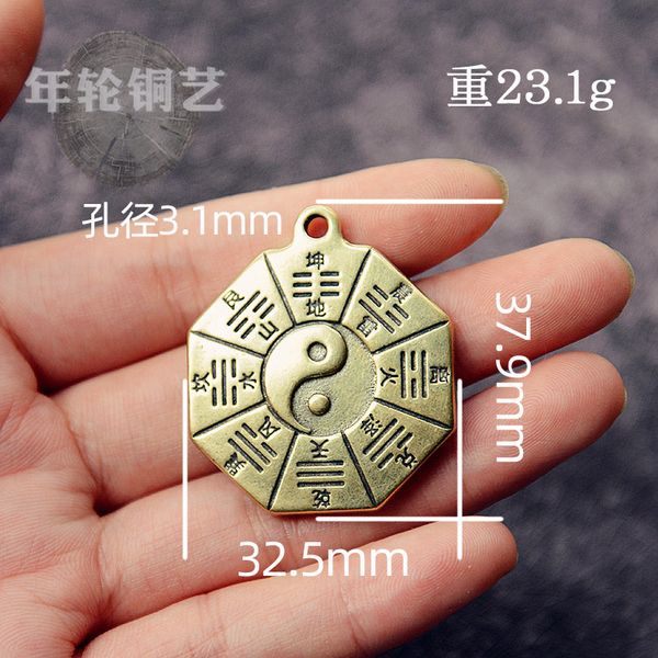 латунь даосская инь и ян qiankun двусторонний багуа марка для защиты мира и отогнать злые духи, Black
латунь даосская инь и ян qiankun двусторонний багуа марка для защиты мира и отогнать злые духи, Black