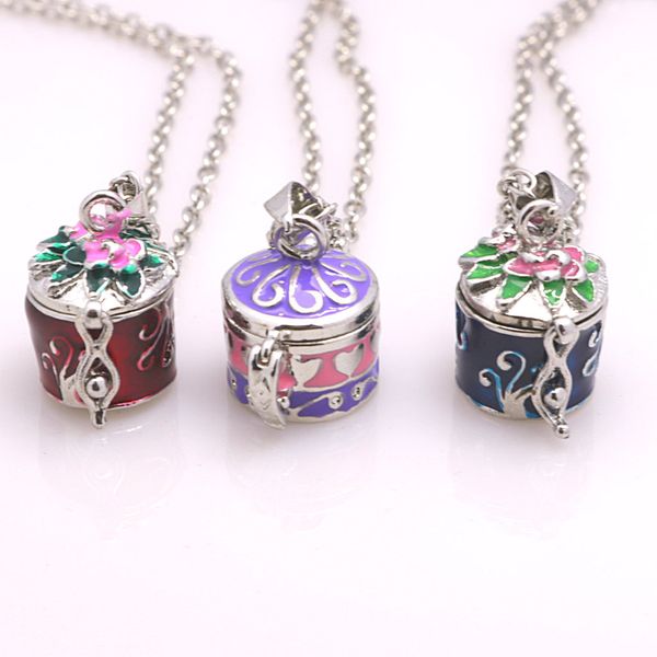 10pcs retro brass flowerl pattern openable p locket p box ash pendant necklace commemorating chain, Silver
10pcs retro brass flowerl pattern openable p locket p box ash pendant necklace commemorating chain, Silver