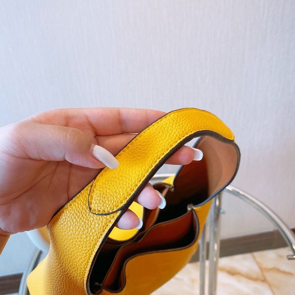 2020 women messenger bags nylon hobo shoulder bags handbags women brands designer crossbody bags female vintage wallet purse 191041
2020 women messenger bags nylon hobo shoulder bags handbags women brands designer crossbody bags female vintage wallet purse 191041