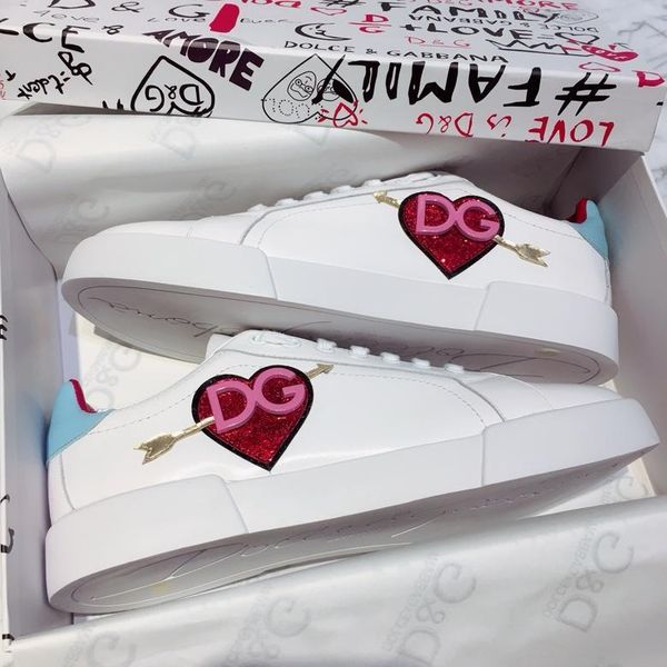 2020p new trend embroidered graffiti leather casual shoes outdoor men and women sports shoes fashion wild couple shoes, size 35-45, Black
2020p new trend embroidered graffiti leather casual shoes outdoor men and women sports shoes fashion wild couple shoes, size 35-45, Black