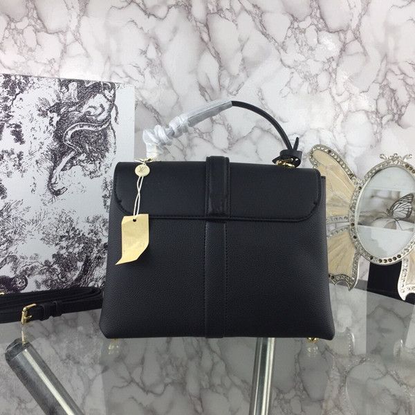2020 new women's simple cross arm multifunctional leisure fashion portable shoulder bag small square bag
2020 new women's simple cross arm multifunctional leisure fashion portable shoulder bag small square bag