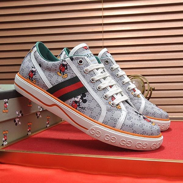 luxury men shoes fashion with original box sports shoes casual outdoors athletic chaussures pour hommes mens tennis 1977 sneaker drop ship, Black
luxury men shoes fashion with original box sports shoes casual outdoors athletic chaussures pour hommes mens tennis 1977 sneaker drop ship, Black