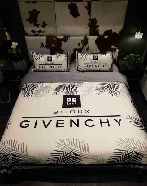 nobility letter quilt cover suit 4 pieces fleece fabrics winter keep warm bedding set european fashion style 222
nobility letter quilt cover suit 4 pieces fleece fabrics winter keep warm bedding set european fashion style 222