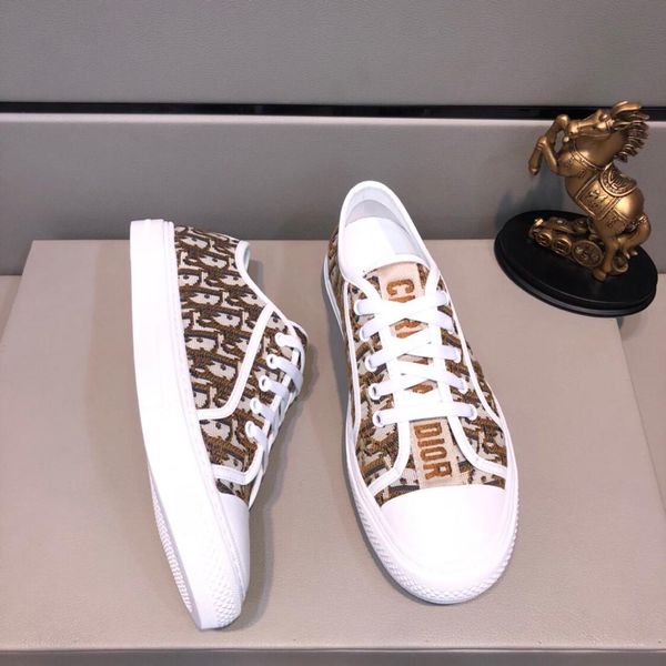 2019y custom new low-cut letters men's casual shoes, personalized wild sports shoes, trend shoes, original box packaging: 38-44, Black
2019y custom new low-cut letters men's casual shoes, personalized wild sports shoes, trend shoes, original box packaging: 38-44, Black