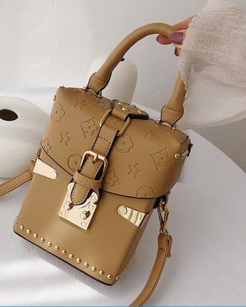 designer female bag 2020 new fashion four seasons embossed box portable diagonal bag ladies tide bags
designer female bag 2020 new fashion four seasons embossed box portable diagonal bag ladies tide bags
