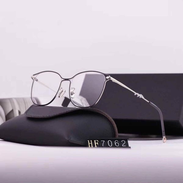 2020 new designer glasses metal frame men's glasses, uv400 classic round frame women's plane mirror 7062, White;black
2020 new designer glasses metal frame men's glasses, uv400 classic round frame women's plane mirror 7062, White;black