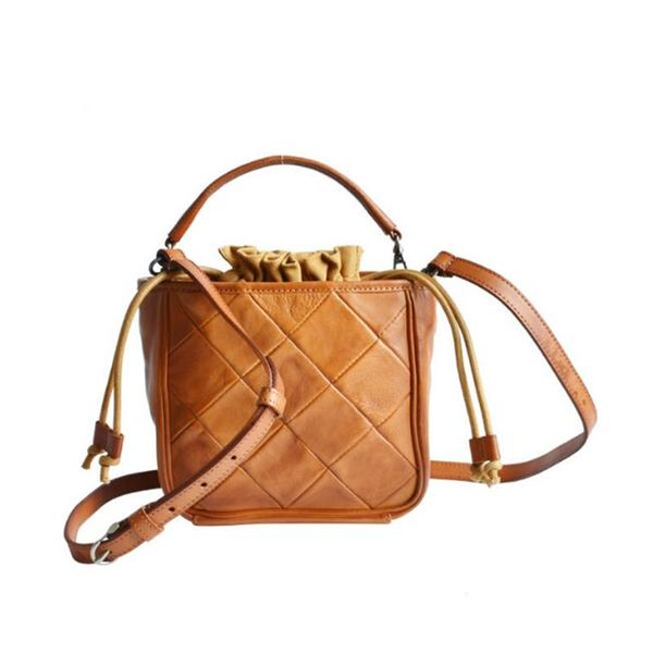 vintage vegetable tanned first layer cowhide rubbed color one-shoulder messenger bag stitching japanese small square bag
vintage vegetable tanned first layer cowhide rubbed color one-shoulder messenger bag stitching japanese small square bag