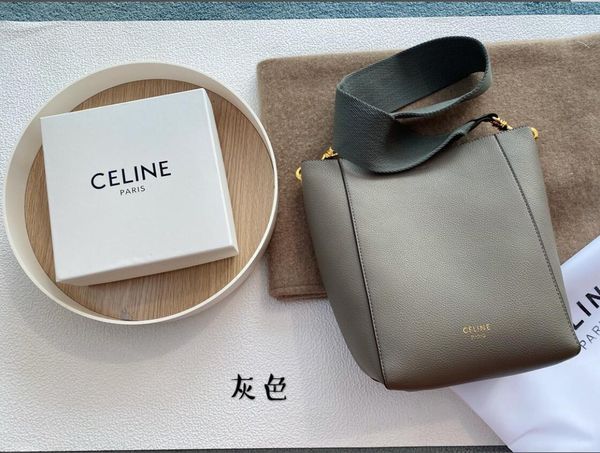 2020 fashion lady bucket bag soft leather wide shoulder strap fashion leisure versatile large capacity
2020 fashion lady bucket bag soft leather wide shoulder strap fashion leisure versatile large capacity